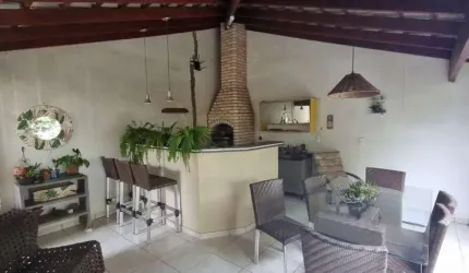 Casa com 3 quartos à venda no Jardim Botânico, Uberlândia  por R$ 570.000