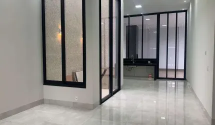 Casa com 3 quartos à venda no Jardim Botânico, Uberlândia  por R$ 830.000