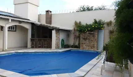 Casa com 4 quartos à venda no Umuarama, Uberlândia  por R$ 1.260.000