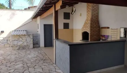Casa com 3 quartos à venda na Cidade Jardim, Uberlândia  por R$ 685.000