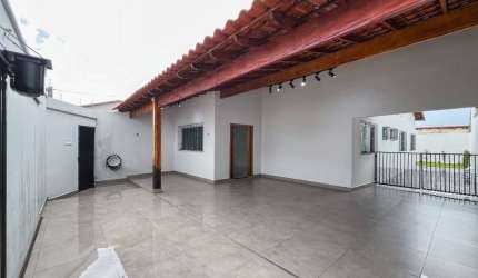 Casa com 3 quartos à venda no Alto Umuarama, Uberlândia  por R$ 650.000