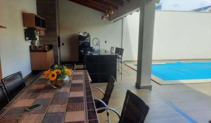 Casa em condomínio fechado com 3 quartos à venda no Jardim Inconfidência, Uberlândia  por R$ 1.852.200