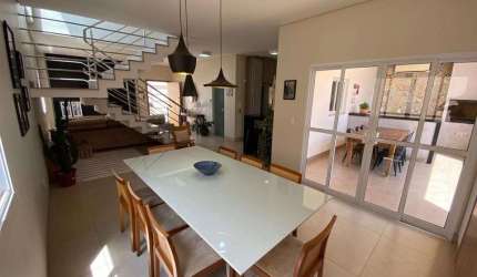Casa com 3 quartos à venda no Alto Umuarama, Uberlândia  por R$ 1.250.000