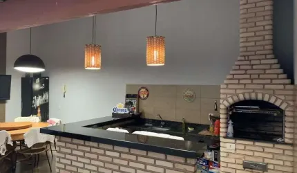 Casa com 4 quartos à venda no Alto Umuarama, Uberlândia  por R$ 970.000