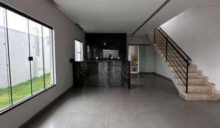 Casa com 3 quartos à venda no Jardim Botânico, Uberlândia  por R$ 790.000