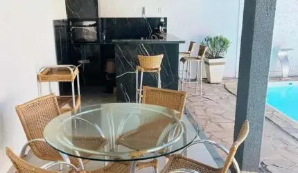 Casa com 3 quartos à venda no Alto Umuarama, Uberlândia  por R$ 970.000