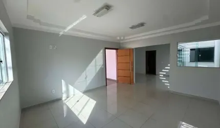 Casa com 3 quartos à venda no Jardim Botânico, Uberlândia  por R$ 790.000