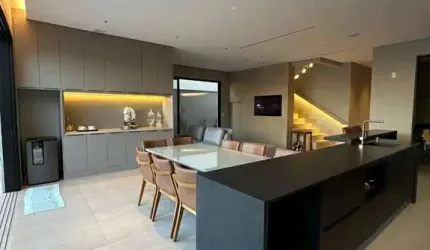 Casa em condomínio fechado com 5 quartos à venda em Laranjeiras, Uberlândia  por R$ 3.000.000