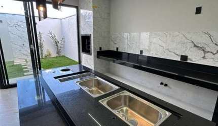 Casa com 3 quartos à venda no Jardim Botânico, Uberlândia  por R$ 1.050.000