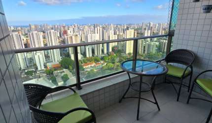 Apartamento 4 suítes em Casa Amarela Padrão Moura Dubeux