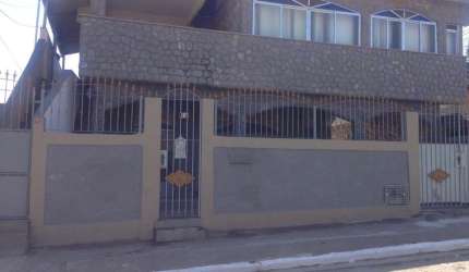 D05-Rocha-São Gonçalo-Casa sobrado ampla,3 qts c/1ste,varanda, 2 vagas,aceita financiamento bancário
