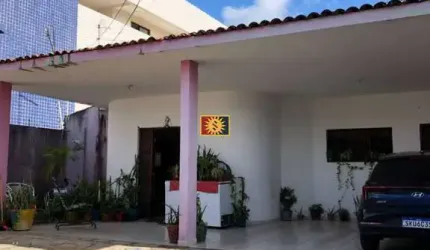 Casa Para Vender com 03 quartos 01 suíte no bairro Bessa em João Pessoa