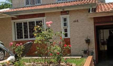 Sobrado Grande ! a 2 quadras da Flores da Cunha !