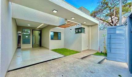 EXCELENTE IMÓVEL COM PISCINA NO BAIRRO TIRADENTES