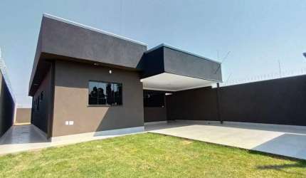Casa cm piscina no bairro Figueiras do Parque