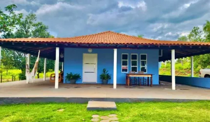 CHÁCARA COMPLETA, COM 4 CASAS, RIACHO COM ÁGUA CORRENTE CRISTALINA E 4 TANQUES DE PEIXES