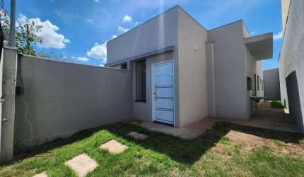 Casa com 2 Quartos no Cel. Antonino