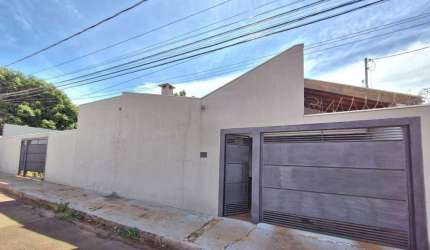Casa com Ampla Área Gourmet e Grande Potencial de Expansão