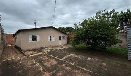 Casa com 3 quartos e espaço de terreno no Jd Aero Rancho