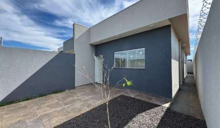 Casa com suite e gourmet no Figueiras do Parque.