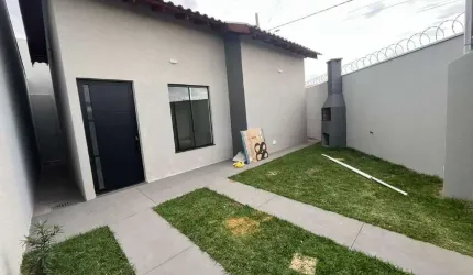 Linda casa no Residencial Figueiras do Parque.