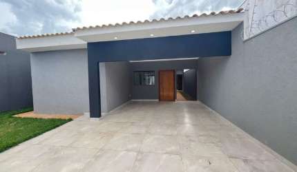 Belíssima casa no Residencial Figueiras do Parque.