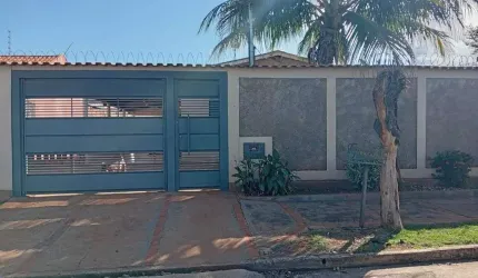 Casa com 3 quartos no Tijuca.