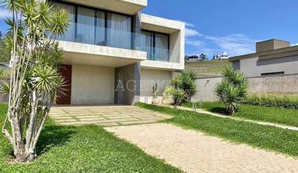 Casa de 4 quartos, 4 vagas no Alphaviile Lagoa dos Ingleses