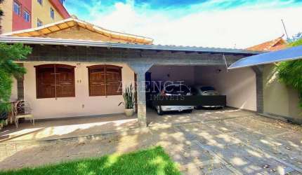 Casa de 5 quartos com suíte no bairro Camargos
