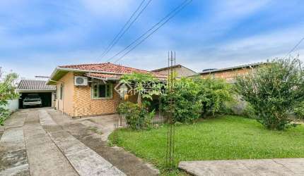 Casa com 3 quartos à venda na Servidão Pau Brasil, 32, Tapera, Florianópolis, 240 m2 por R$ 430.000
