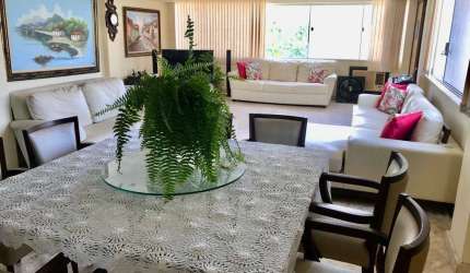 Casa em condomínio fechado com 9 quartos à venda na Rua Jandiroba, Patamares, Salvador por R$ 2.590.000
