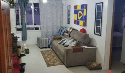 Vendo apartamento de dois dormitórios na Rua Luiz Luz