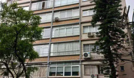 Vendo apartamento de três dormitórios na Dinarte Ribeiro esquina com Padre Chagas no Bairro Moinhos de Vento em Porto Alegre