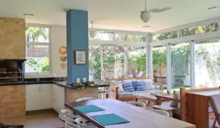 Casa em condomínio fechado com 4 quartos à venda no Lagoa da Conceição, Florianópolis  por R$ 3.999.000