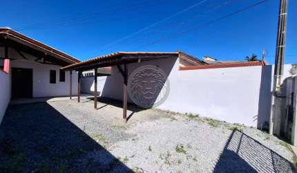 Casa com 2 quartos para alugar no Carianos, Florianópolis  por R$ 3.300