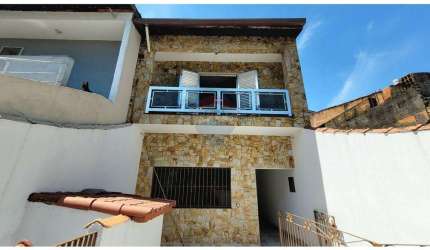 Lindo Sobrado com 1 Suíte com banheira, 3 dormitórios e churrasqueira no Jardim Las Vegas em Santo André - SP