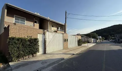 Sobrado com 3 dormitórios (sendo 1 suíte) no Nova Esperança - Baln. Camboriú