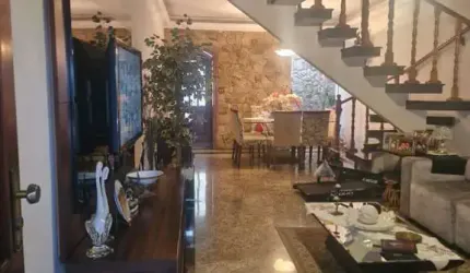 Sobrado Residencial e Comercial á venda 940 mil na rua São Jorge do lado da Padaria Poesia