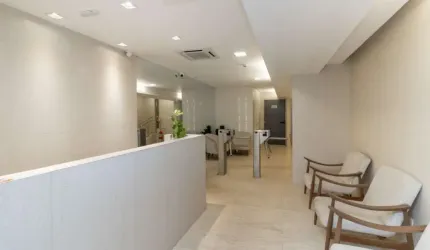 Sala comercial para alugar na Avenida Lavras, 334, Petrópolis, Porto Alegre por R$ 4.500