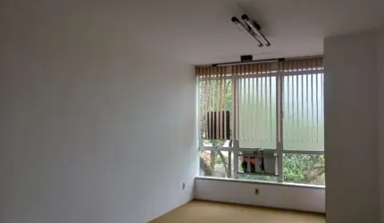 Sala comercial para alugar na Rua Félix da Cunha, 224, Floresta, Porto Alegre por R$ 750