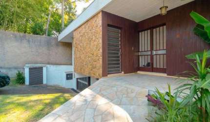 Casa com 4 quartos para alugar na Rua Carlos Huber, 580, Três Figueiras, Porto Alegre por R$ 14.500