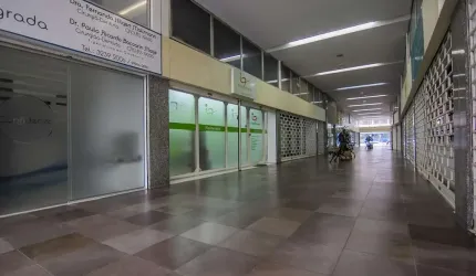 Sala comercial para alugar na Rua Vinte e Quatro de Outubro, 1557, Auxiliadora, Porto Alegre por R$ 869