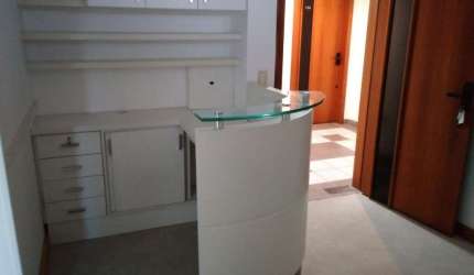 Sala comercial para alugar na Rua Doutor Florêncio Ygartua, 270, Moinhos de Vento, Porto Alegre por R$ 1.803