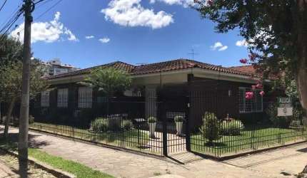 Casa com 3 quartos para alugar na Ponaim, 48, Jardim Lindóia, Porto Alegre por R$ 9.000