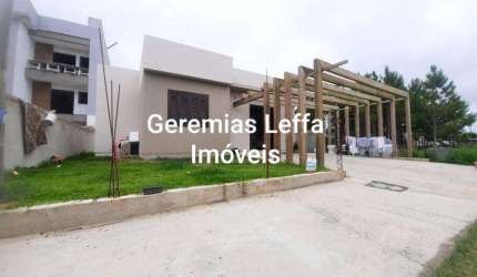 Casa 02 Dorm à venda no Bairro Praia Caravelle com 75 m² de área privativa - 2 vagas de garagem
