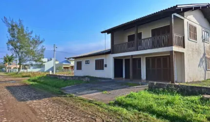 Casa 03 Dorm à venda no Bairro Bella Torres com 180 m² de área privativa - 2 vagas de garagem