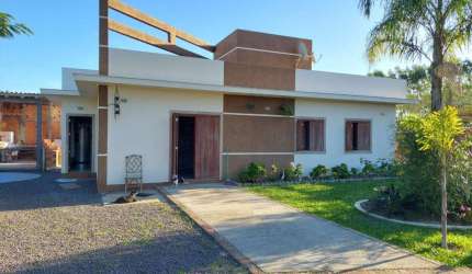 Casa 03 Dorm à venda no Bairro Praia do Ribeiro com 130 m² de área privativa - 1 vaga de garagem