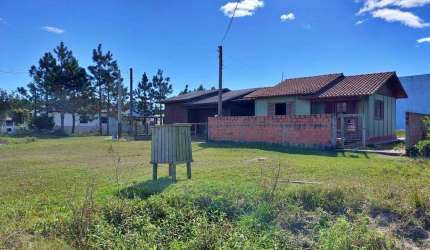 Casa 02 Dorm à venda no Bairro Xangri-lá dos Mares com 54 m² de área privativa - 3 vagas de garagem