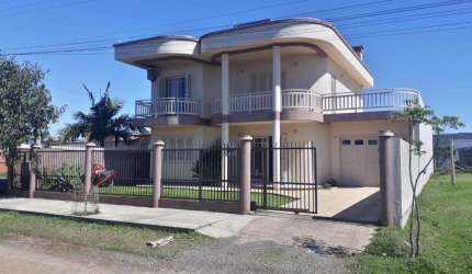 Casa 03 Dorm à venda no Bairro Igra Sul com 300 m² de área privativa - 2 vagas de garagem