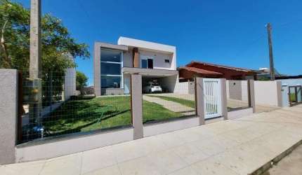 Casa 04 Dorm à venda no Bairro Bella Torres com 189 m² de área privativa - 2 vagas de garagem